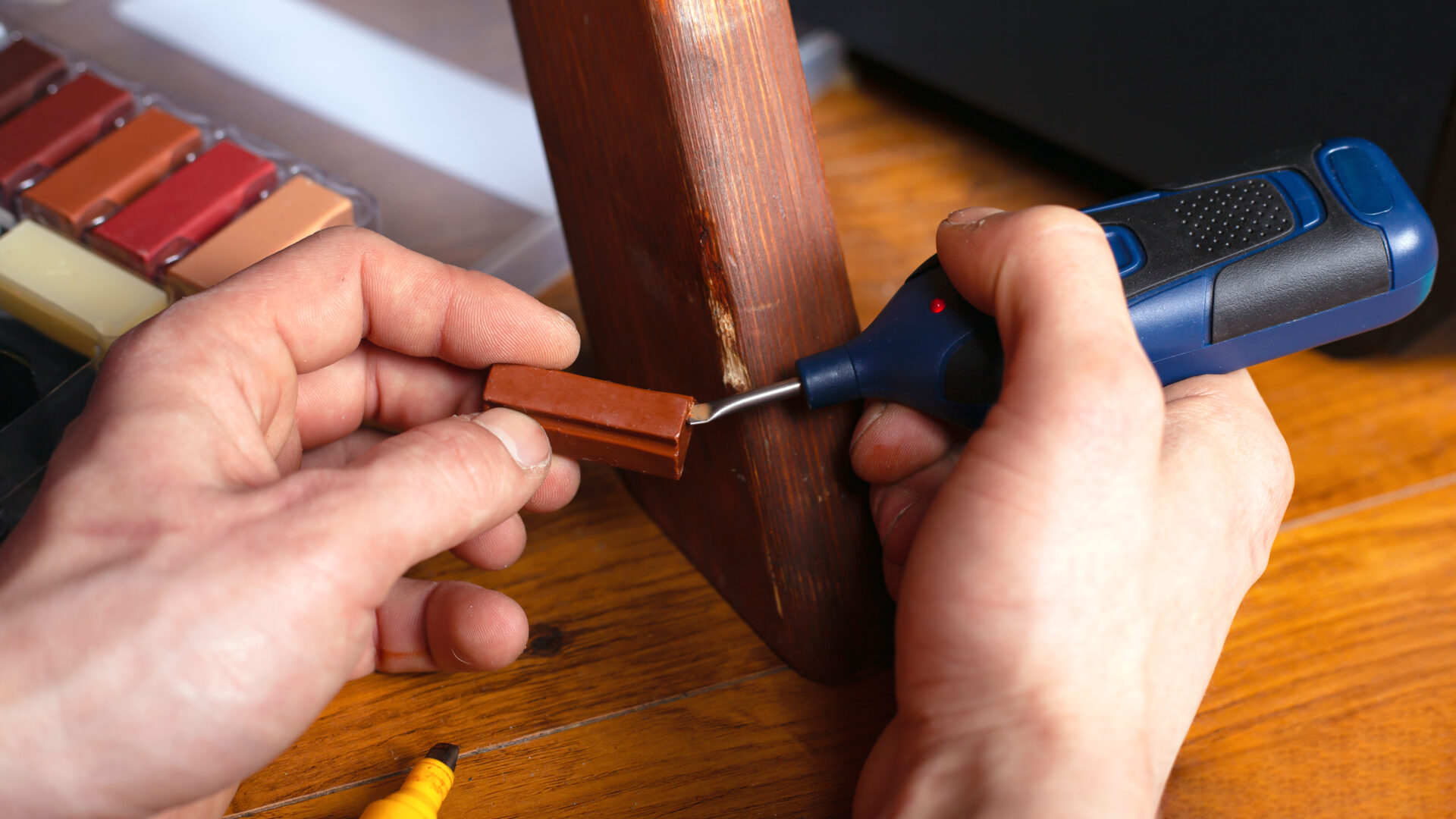 Meubelreparaties hout Strijen 